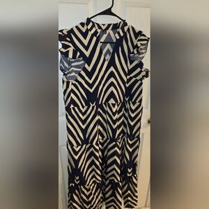 New Womens L Chevron Patterned Navy Blue and Cream Dress. Short Sleeve